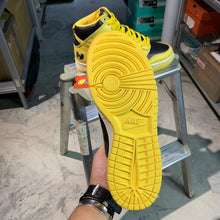 Load image into Gallery viewer, SAMPLE DS 1999' Nike Dunk High LE Pro SB "WUTANG" 1 of 36