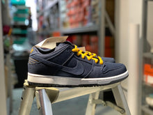Load image into Gallery viewer, SAMPLE DS 2012' Nike Dunk Low Pro SB LEVIS Unreleased colorway