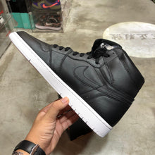 Load image into Gallery viewer, DS 2015&#39; Nike Air Jordan 1s Cyber Monday