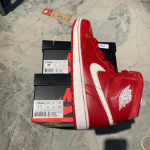Load image into Gallery viewer, DS 2014&#39; Nike Air Jordan 1s GYM RED