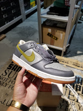 Load image into Gallery viewer, DS 2002&#39; Nike Dunk Low Pro B GRAPH CAMPER