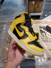 Load image into Gallery viewer, RARE SIZE DS 1999&#39; Nike Dunk High LE GOLDENROD WU TANG Colorway