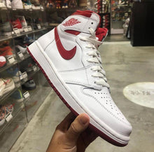 Load image into Gallery viewer, DS 2017&#39; Nike Air Jordan 1s Metallic Red