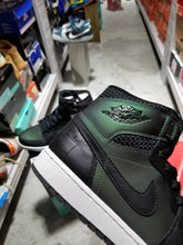 Load image into Gallery viewer, DS 2014&#39; Nike Air Jordan 1s x SB CRAIG STECYK