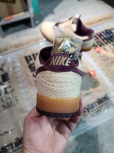 Load image into Gallery viewer, DS 2004&#39; Nike Dunk Low Pro SB RED HEMP