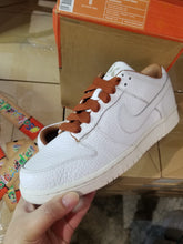 Load image into Gallery viewer, DS 2005&#39; Nike Dunk Low Premium MESMOND LASER