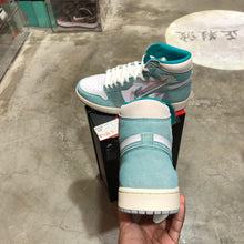 Load image into Gallery viewer, DS 2019&#39; Nike Air Jordan 1s Turbo Green