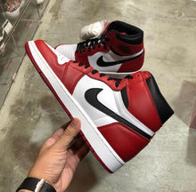 Load image into Gallery viewer, DS 2015&#39; Nike Air Jordan 1s CHICAGO