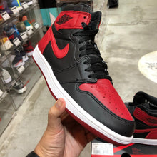 Load image into Gallery viewer, DS 2016&#39; Nike Air Jordan 1s &quot;Banned&quot;