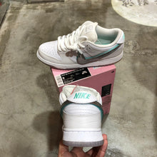 Load image into Gallery viewer, DS 2018&#39; Nike Dunk Low Pro SB WHITE DIAMOND SUPPLY Co