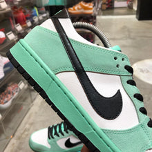 Load image into Gallery viewer, DS 2016&#39; Nike Dunk Low Pro SB SEA CRYSTAL