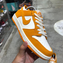 Load image into Gallery viewer, DS 2017&#39; Nike Dunk Low Pro SB CIRCULT ORANGE