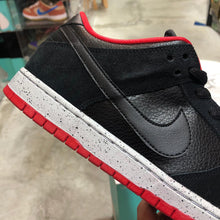 Load image into Gallery viewer, DS 2015&#39; Nike Dunk Low Pro SB BLACK CEMENT
