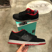 Load image into Gallery viewer, DS 2015&#39; Nike Dunk Low Pro SB BLACK CEMENT