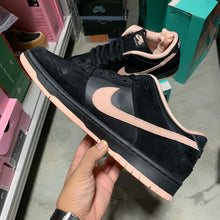 Load image into Gallery viewer, DS 2019&#39; Nike Dunk Low Pro SB BLACK WASHED CORAL