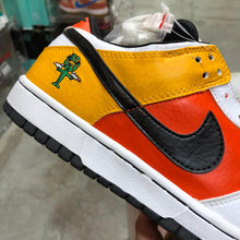 Load image into Gallery viewer, DS 2005&#39; Nike Dunk Low Pro SB RAYGUN HOME