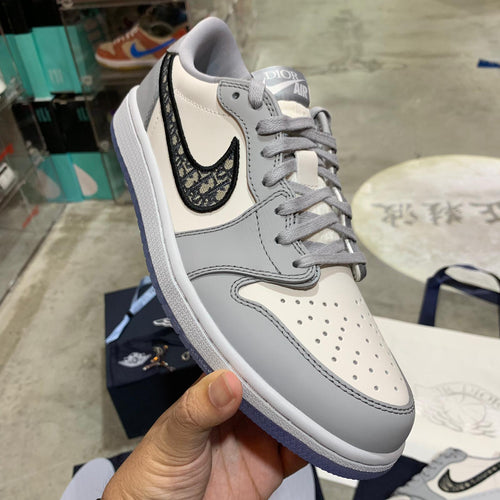 DS 2020' Air Jordan 1s x DIOR