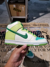 Load image into Gallery viewer, DS 2007&#39; Nike Dunk High Premium GLOW IN DARK