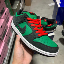 Load image into Gallery viewer, DS 2011&#39; Nike Dunk Low Pro SB PINE GREEN BLACK