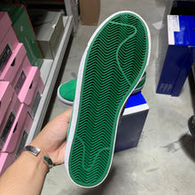 Load image into Gallery viewer, DS 2009&#39; Nike x Supreme Bruin PINE GREEN