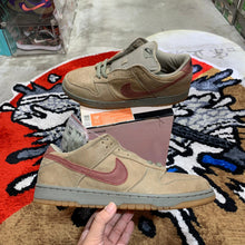 Load image into Gallery viewer, DS 2004&#39; Nike Dunk Low Pro SB GRIT TEAM RED