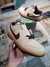 Load image into Gallery viewer, DS 2004&#39; Nike Dunk Low Pro SB RED HEMP