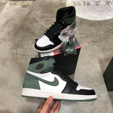 Load image into Gallery viewer, DS 2018&#39; Nike Air Jordan 1s Clay Green