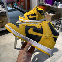 Load image into Gallery viewer, FT SAMPLE DS 2005&#39; Nike Dunk High Pro SB LOWA WUTANG Colorway &quot;BE TRUE TO YOUR SCHOOL&quot;
