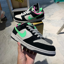 Load image into Gallery viewer, DS 2008&#39; Nike Dunk Low Pro SB MAGNET LIGHT POISON GREEN