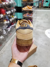 Load image into Gallery viewer, DS 2003&#39; CO.JP Nike Dunk Low Pro VEGAS GOLD