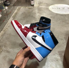 Load image into Gallery viewer, DS 2019&#39; Nike Air Jordan 1s FEARLESS UNC CHICAGO