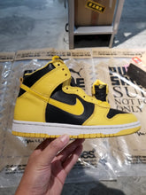 Load image into Gallery viewer, RARE SIZE DS 1999&#39; Nike Dunk High LE GOLDENROD WU TANG Colorway