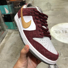 Load image into Gallery viewer, DS 2013&#39; Nike Dunk Low Pro SB SHANGHAI