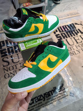 Load image into Gallery viewer, DS 2003&#39; Nike Dunk Low Pro SB BUCKS