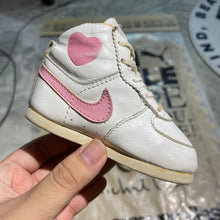 Load image into Gallery viewer, 1985&#39; Vintage Nike Infantry White Soft Pink