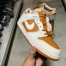 Load image into Gallery viewer, DS 1999&#39; Nike Dunk Low Cojp &quot;CURRY&quot;